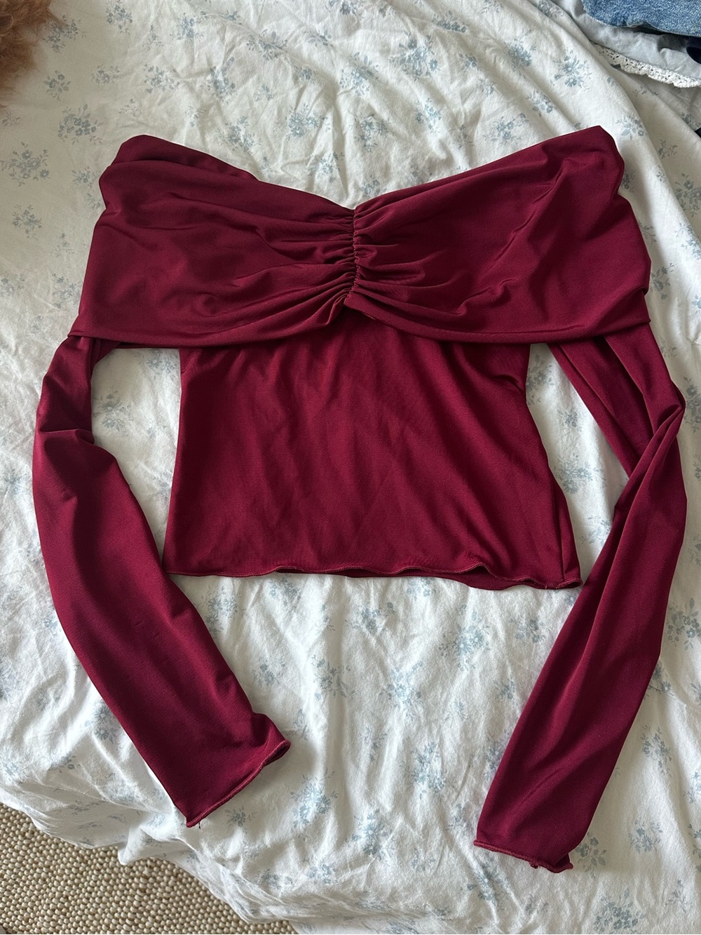 Off-Shoulder Ruched Long-Sleeve Crop Top - Wine